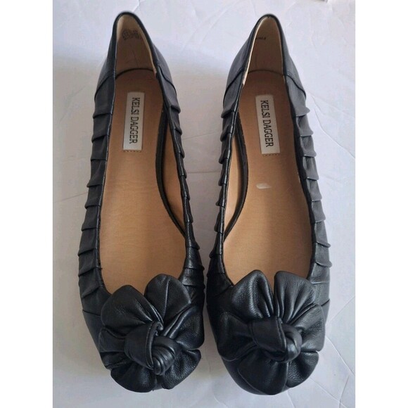 Kelsi Dagger Shoes - Kelsi Dagger Pleated Leather Ballet Flats Size 6 Black Flower Knot Quiet Luxury